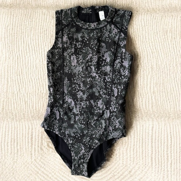 Lululemon Zip Back Paddle Swim Suit
Hideaway Multi Print Size 8 High Neck - Picture 3 of 12